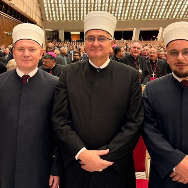 Foto: Muftije Nevzet-ef. Porić i Aziz-ef. Hasanović sa imamom džemata Verona Ahmed-ef. Tabakovićem. (Foto: Islamska zajednica u RH)