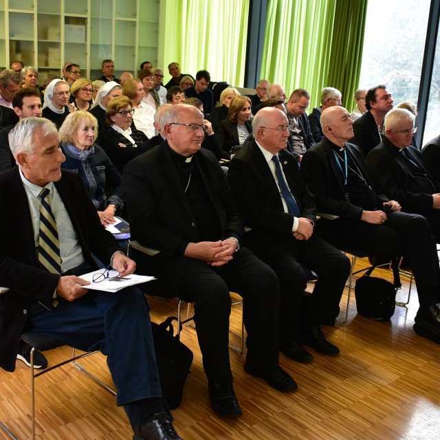 Ako naša molitva ne postane djelotvorna ljubav, onda slabo molimo » naslovna