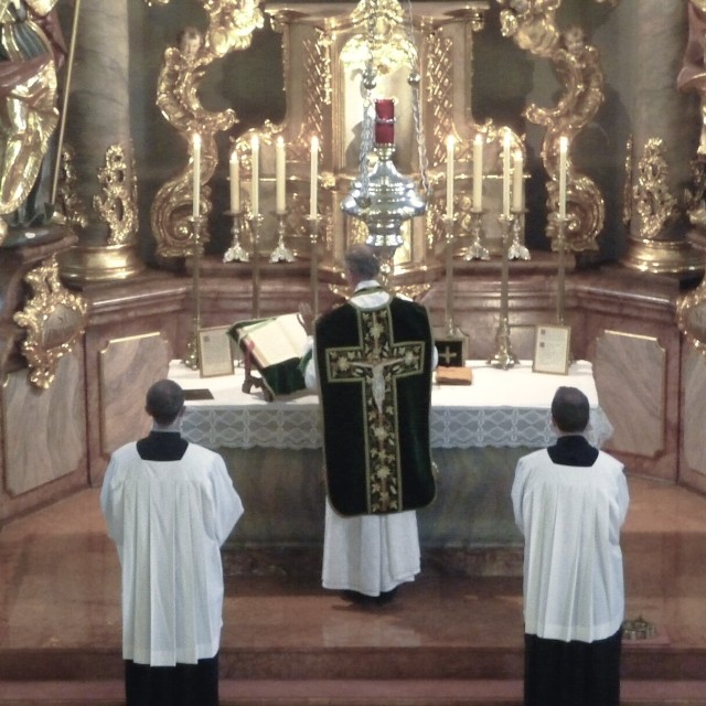 Iza kulisa » naslovna