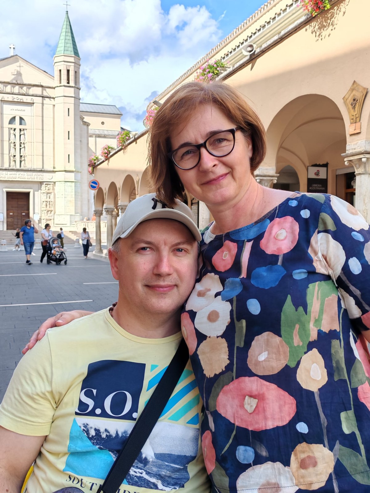 Prava je sreća moći služiti Bogu i ljudima » naslovna